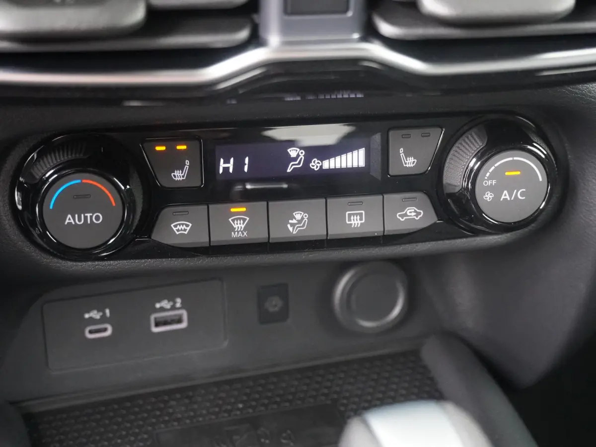 1.6 Hybrid Tekna | Lederen Bekl. | BOSE Audio | Stoel-, Stuur- & Voorruitverw. |