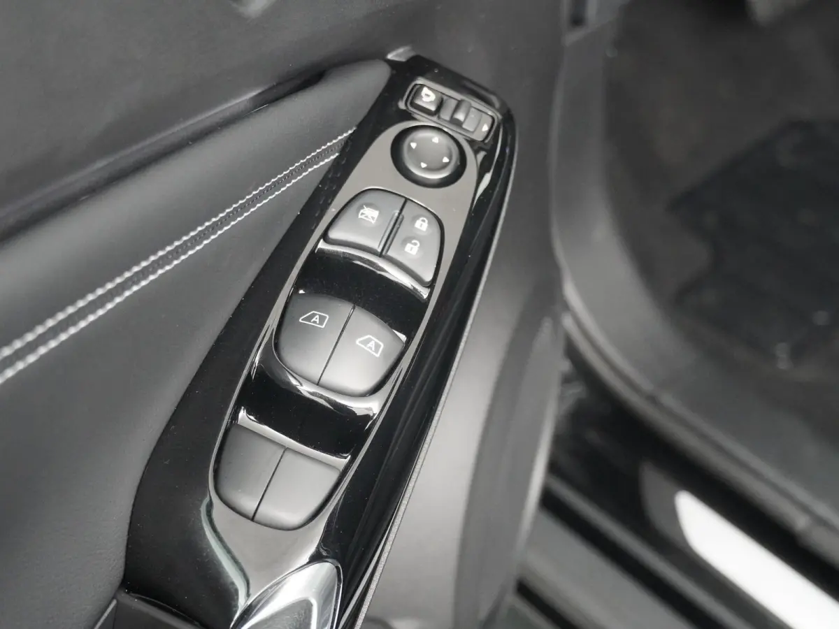 1.6 Hybrid Tekna | Lederen Bekl. | BOSE Audio | Stoel-, Stuur- & Voorruitverw. |