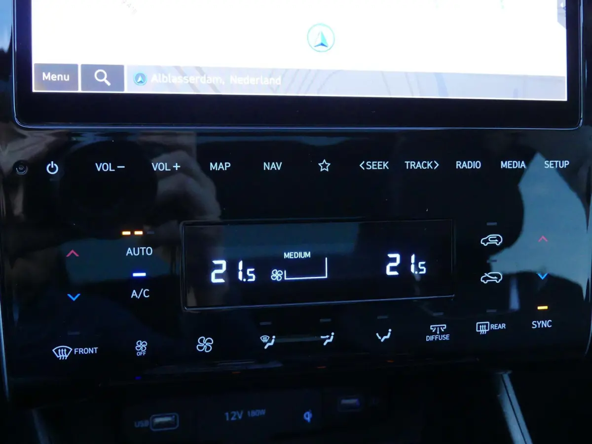 1.6 T-CRDI Diesel-Hybrid Premium Sky / Pano / Leder / Winter