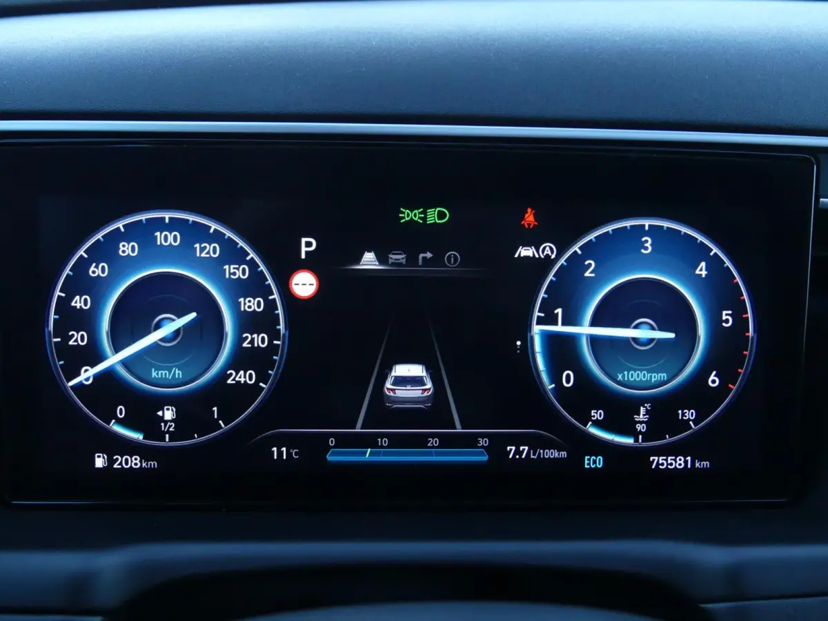 1.6 T-CRDI Diesel-Hybrid Premium Sky / Pano / Leder / Winter