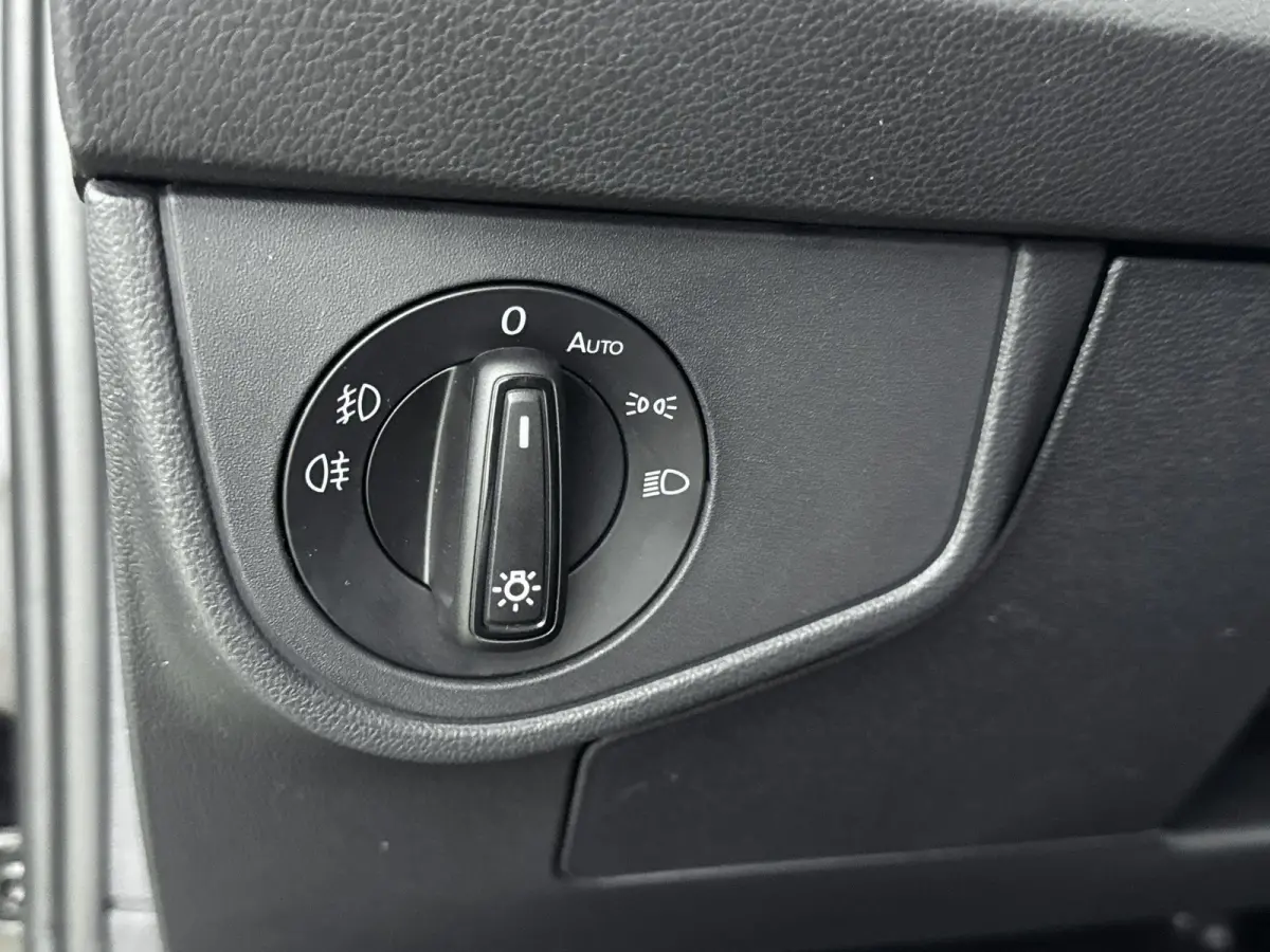 1.0 TSI R-Line Edition | 18 Inch Zwarte Velgen | Automaat | IQ.Light | Stoelverwarming | Parkeersensoren voor/achter | Adaptive cruise control | Apple carplay / android auto | Navigatie |