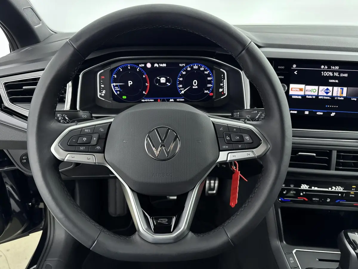1.0 TSI R-Line Edition | 18 Inch Zwarte Velgen | Automaat | IQ.Light | Stoelverwarming | Parkeersensoren voor/achter | Adaptive cruise control | Apple carplay / android auto | Navigatie |
