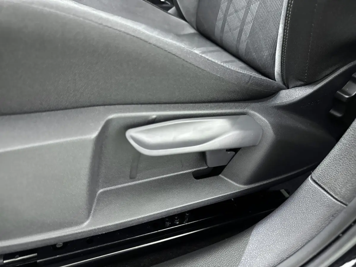 1.0 TSI R-Line Edition | 18 Inch Zwarte Velgen | Automaat | IQ.Light | Stoelverwarming | Parkeersensoren voor/achter | Adaptive cruise control | Apple carplay / android auto | Navigatie |