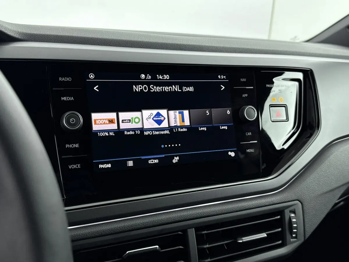 1.0 TSI R-Line Edition | 18 Inch Zwarte Velgen | Automaat | IQ.Light | Stoelverwarming | Parkeersensoren voor/achter | Adaptive cruise control | Apple carplay / android auto | Navigatie |