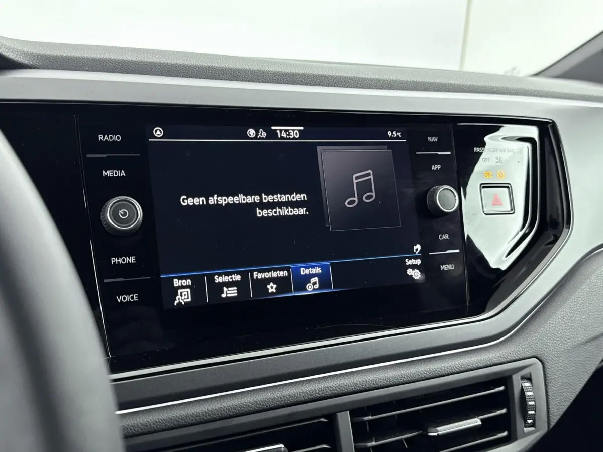 1.0 TSI R-Line Edition | 18 Inch Zwarte Velgen | Automaat | IQ.Light | Stoelverwarming | Parkeersensoren voor/achter | Adaptive cruise control | Apple carplay / android auto | Navigatie |