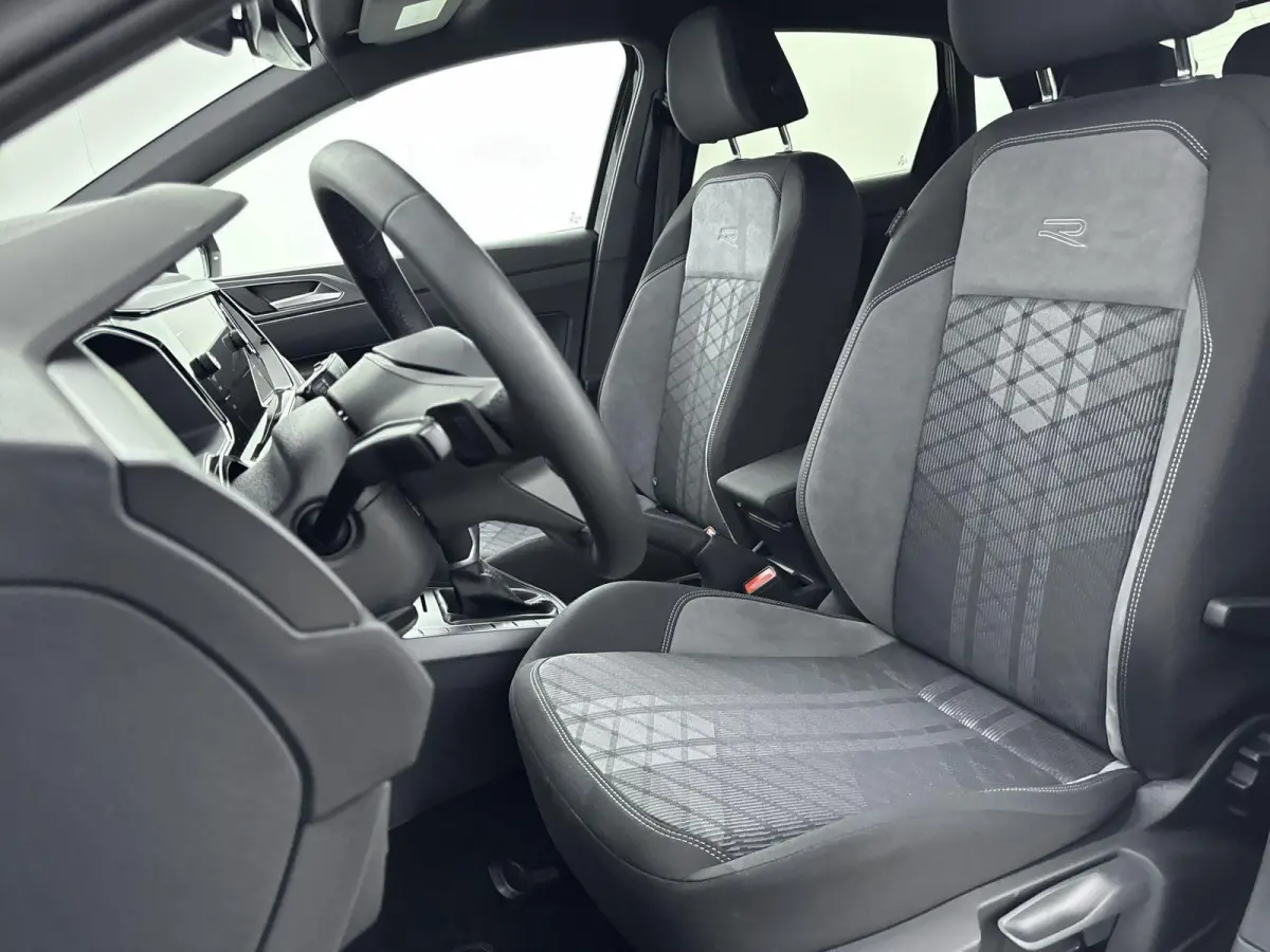 1.0 TSI R-Line Edition | 18 Inch Zwarte Velgen | Automaat | IQ.Light | Stoelverwarming | Parkeersensoren voor/achter | Adaptive cruise control | Apple carplay / android auto | Navigatie |