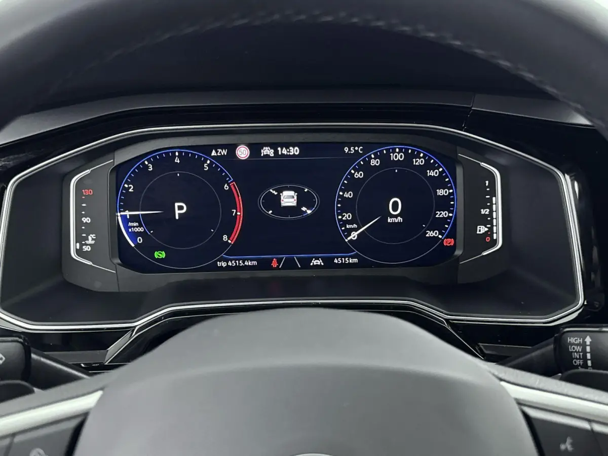 1.0 TSI R-Line Edition | 18 Inch Zwarte Velgen | Automaat | IQ.Light | Stoelverwarming | Parkeersensoren voor/achter | Adaptive cruise control | Apple carplay / android auto | Navigatie |