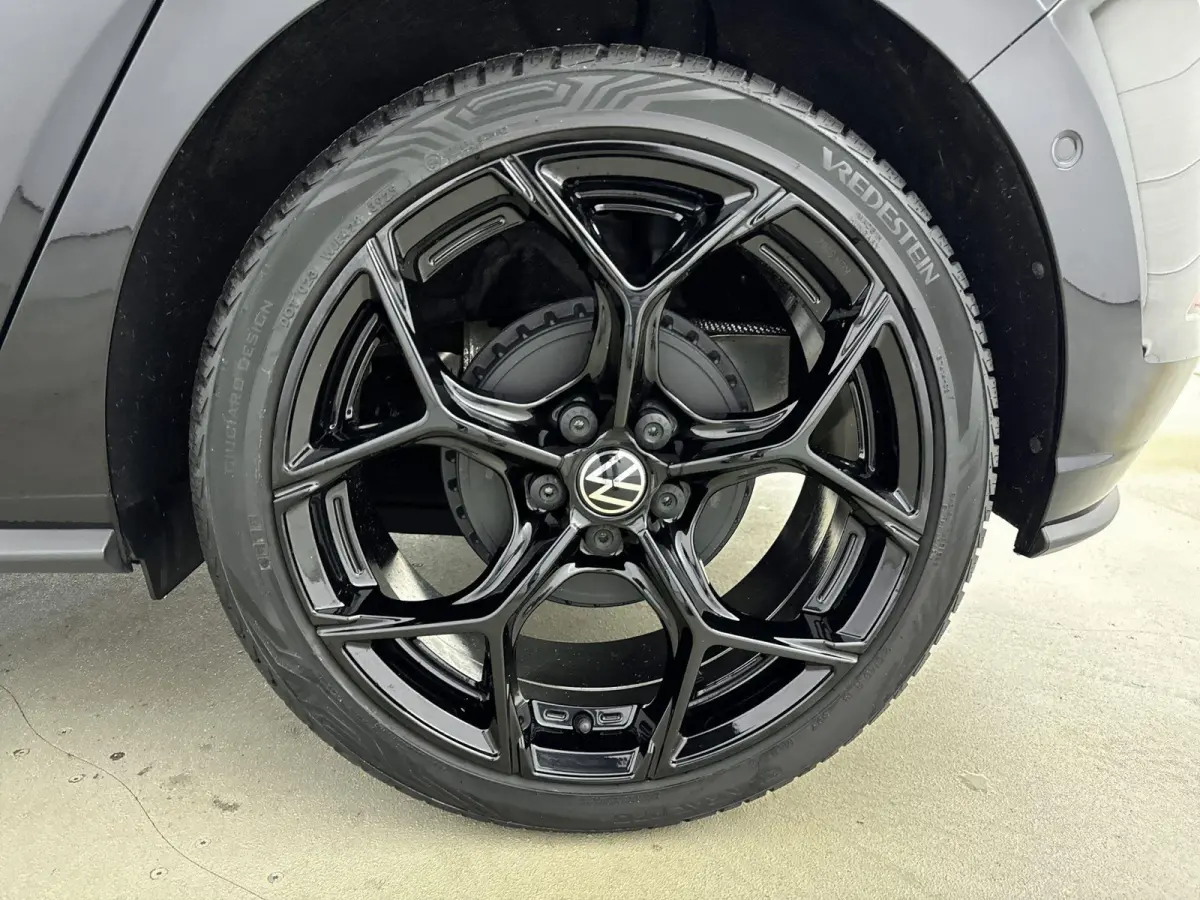 1.0 TSI R-Line Edition | 18 Inch Zwarte Velgen | Automaat | IQ.Light | Stoelverwarming | Parkeersensoren voor/achter | Adaptive cruise control | Apple carplay / android auto | Navigatie |
