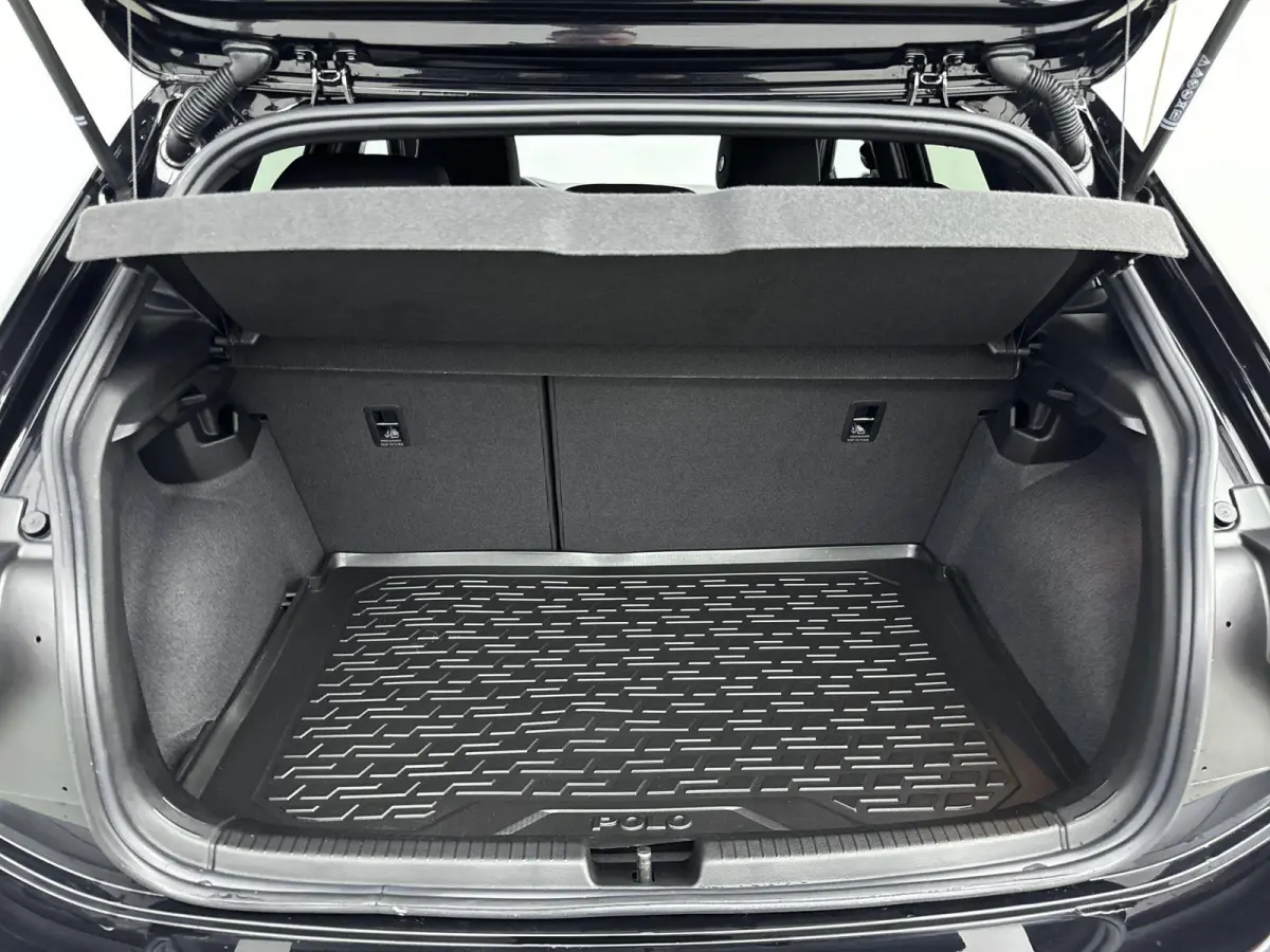 1.0 TSI R-Line Edition | 18 Inch Zwarte Velgen | Automaat | IQ.Light | Stoelverwarming | Parkeersensoren voor/achter | Adaptive cruise control | Apple carplay / android auto | Navigatie |