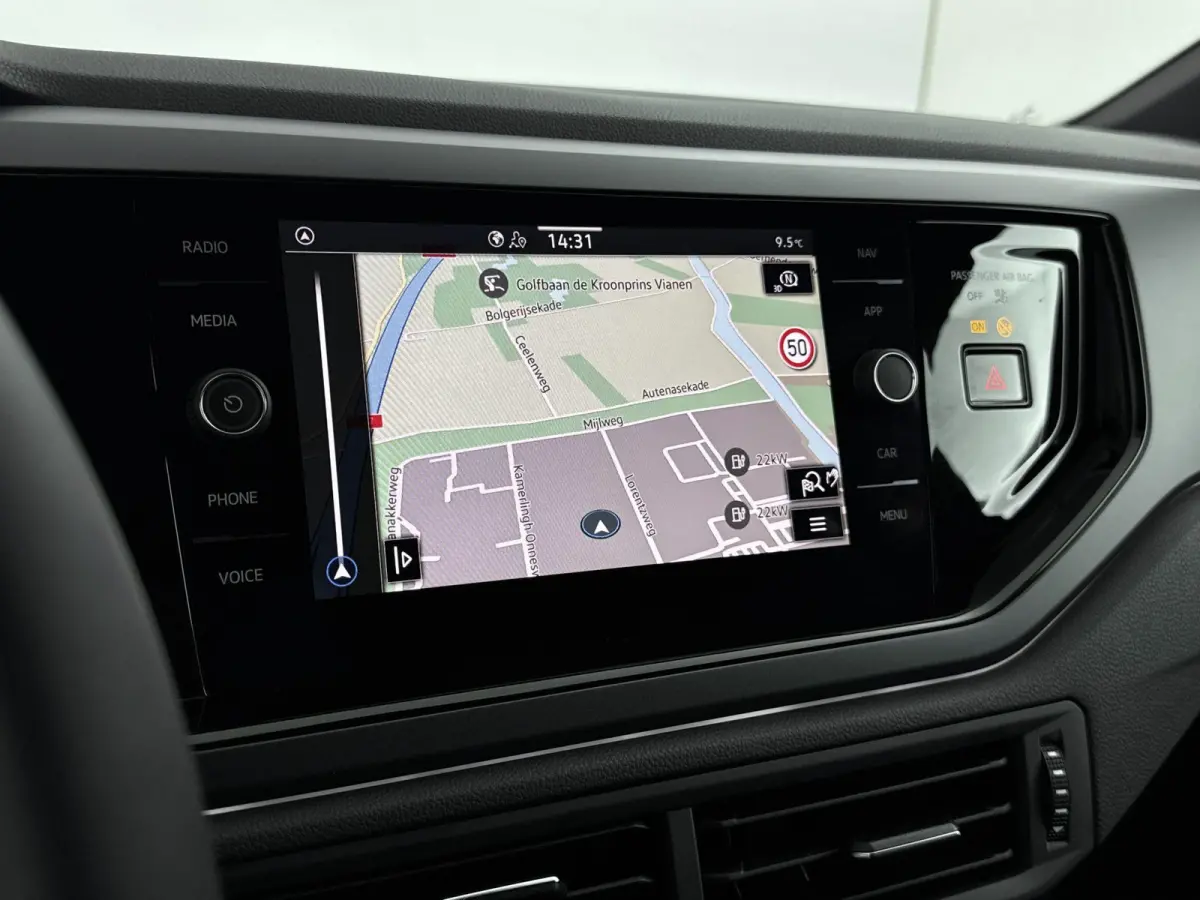 1.0 TSI R-Line Edition | 18 Inch Zwarte Velgen | Automaat | IQ.Light | Stoelverwarming | Parkeersensoren voor/achter | Adaptive cruise control | Apple carplay / android auto | Navigatie |