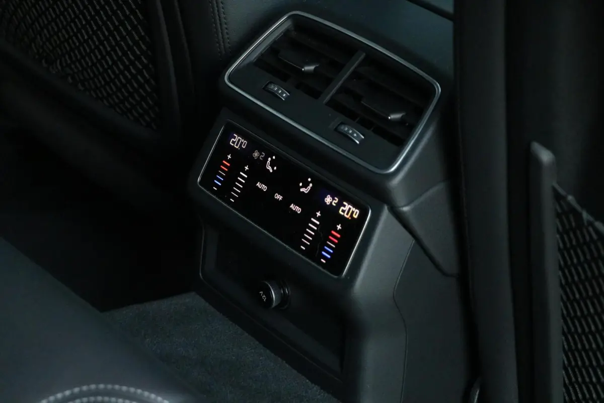 55 TFSI e quattro Competition AdaptiveCruise Panodak BlackOptik Stoelverw PrivacyGlass Camera AppleCarplay Sfeerverlicht Uitstraling! BJ2020
