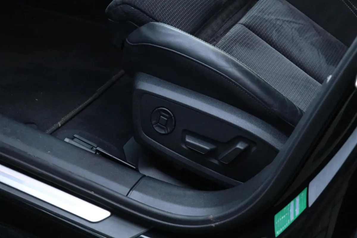 55 TFSI e quattro Competition AdaptiveCruise Panodak BlackOptik Stoelverw PrivacyGlass Camera AppleCarplay Sfeerverlicht Uitstraling! BJ2020