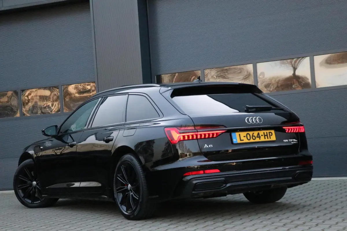 55 TFSI e quattro Competition AdaptiveCruise Panodak BlackOptik Stoelverw PrivacyGlass Camera AppleCarplay Sfeerverlicht Uitstraling! BJ2020