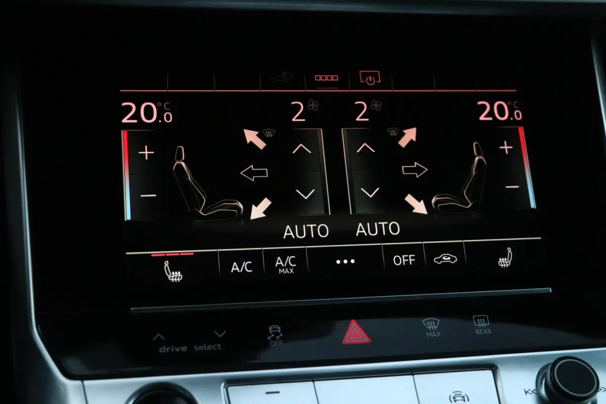 55 TFSI e quattro Competition AdaptiveCruise Panodak BlackOptik Stoelverw PrivacyGlass Camera AppleCarplay Sfeerverlicht Uitstraling! BJ2020