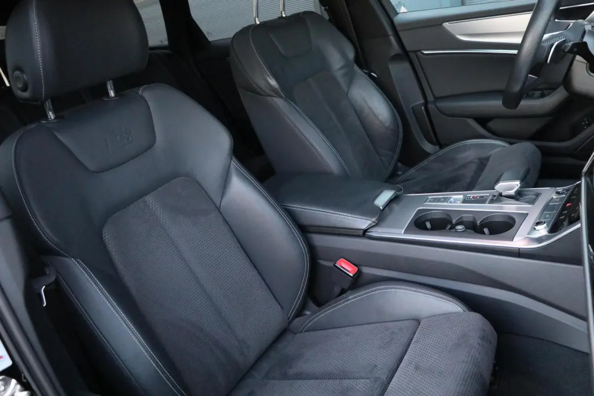 55 TFSI e quattro Competition AdaptiveCruise Panodak BlackOptik Stoelverw PrivacyGlass Camera AppleCarplay Sfeerverlicht Uitstraling! BJ2020