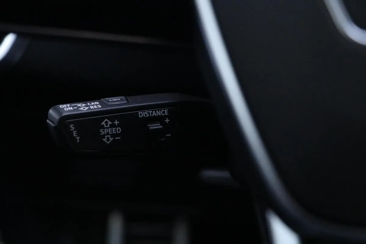 55 TFSI e quattro Competition AdaptiveCruise Panodak BlackOptik Stoelverw PrivacyGlass Camera AppleCarplay Sfeerverlicht Uitstraling! BJ2020