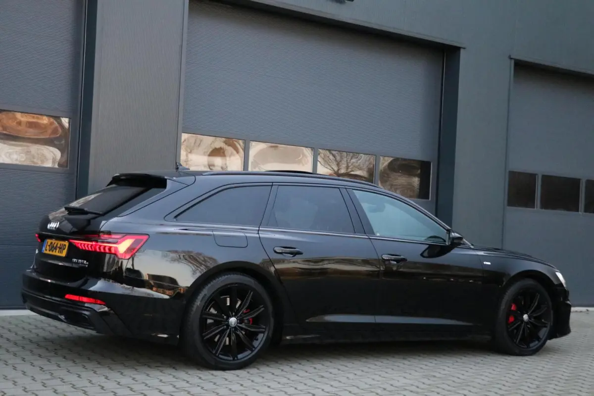 55 TFSI e quattro Competition AdaptiveCruise Panodak BlackOptik Stoelverw PrivacyGlass Camera AppleCarplay Sfeerverlicht Uitstraling! BJ2020