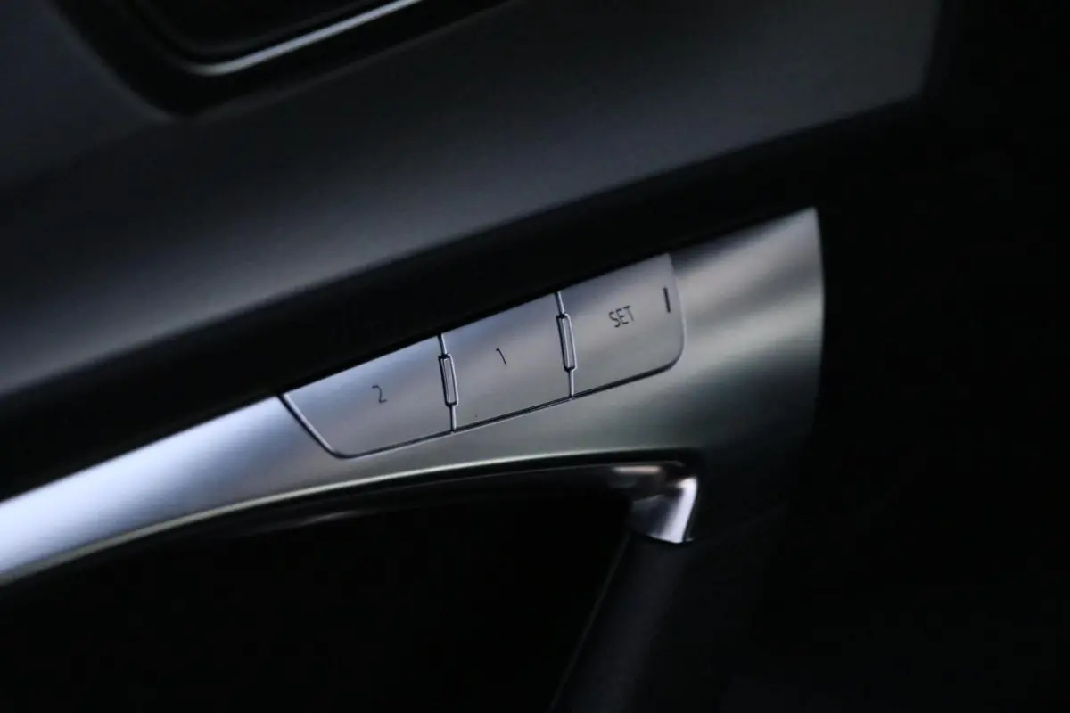 55 TFSI e quattro Competition AdaptiveCruise Panodak BlackOptik Stoelverw PrivacyGlass Camera AppleCarplay Sfeerverlicht Uitstraling! BJ2020