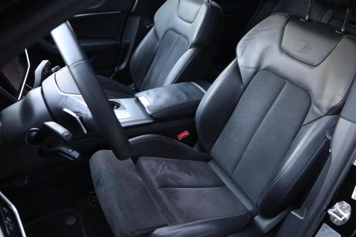 55 TFSI e quattro Competition AdaptiveCruise Panodak BlackOptik Stoelverw PrivacyGlass Camera AppleCarplay Sfeerverlicht Uitstraling! BJ2020