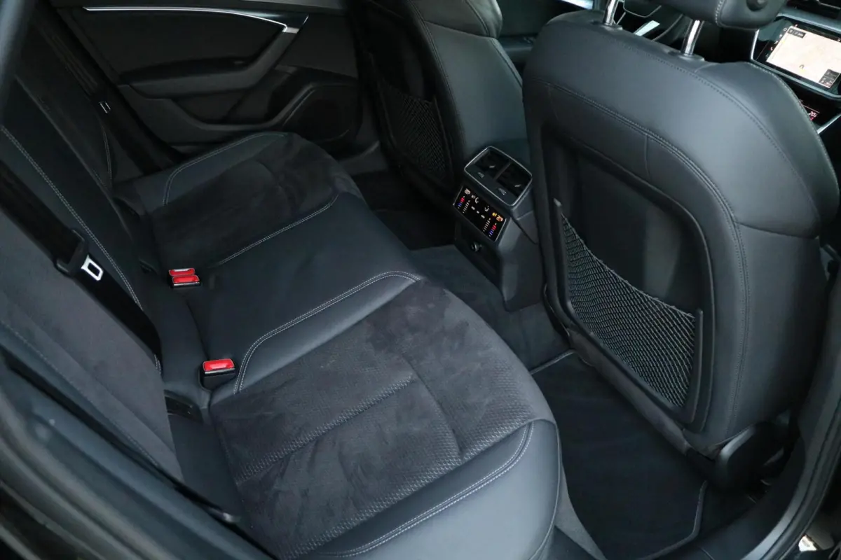 55 TFSI e quattro Competition AdaptiveCruise Panodak BlackOptik Stoelverw PrivacyGlass Camera AppleCarplay Sfeerverlicht Uitstraling! BJ2020