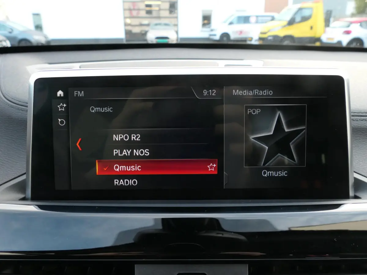 sDrive18i High Executive | Orange edition | Trekhaak | Achteruitrijcamera | Sport stoelen | LED | Elektrische achterklep | Stoelverwarming | Climate Control