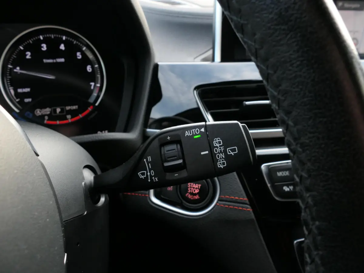 sDrive18i High Executive | Orange edition | Trekhaak | Achteruitrijcamera | Sport stoelen | LED | Elektrische achterklep | Stoelverwarming | Climate Control
