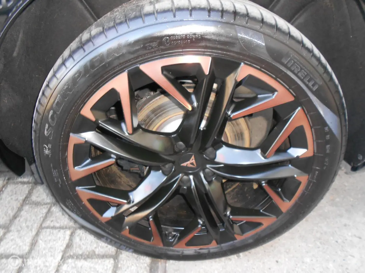 1.5 TSI e-Hybrid VZ Performance 272 PK trekh.