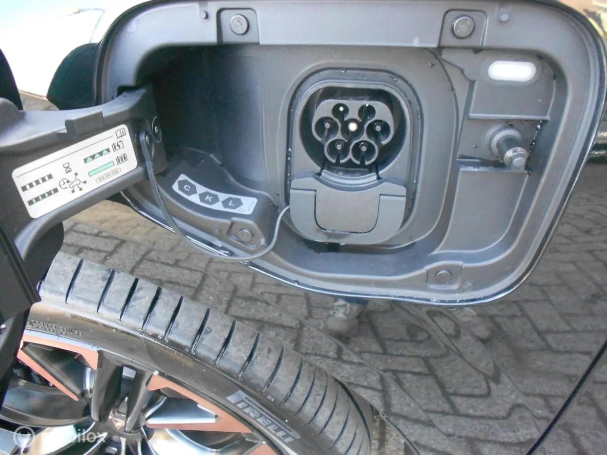 1.5 TSI e-Hybrid VZ Performance 272 PK trekh.