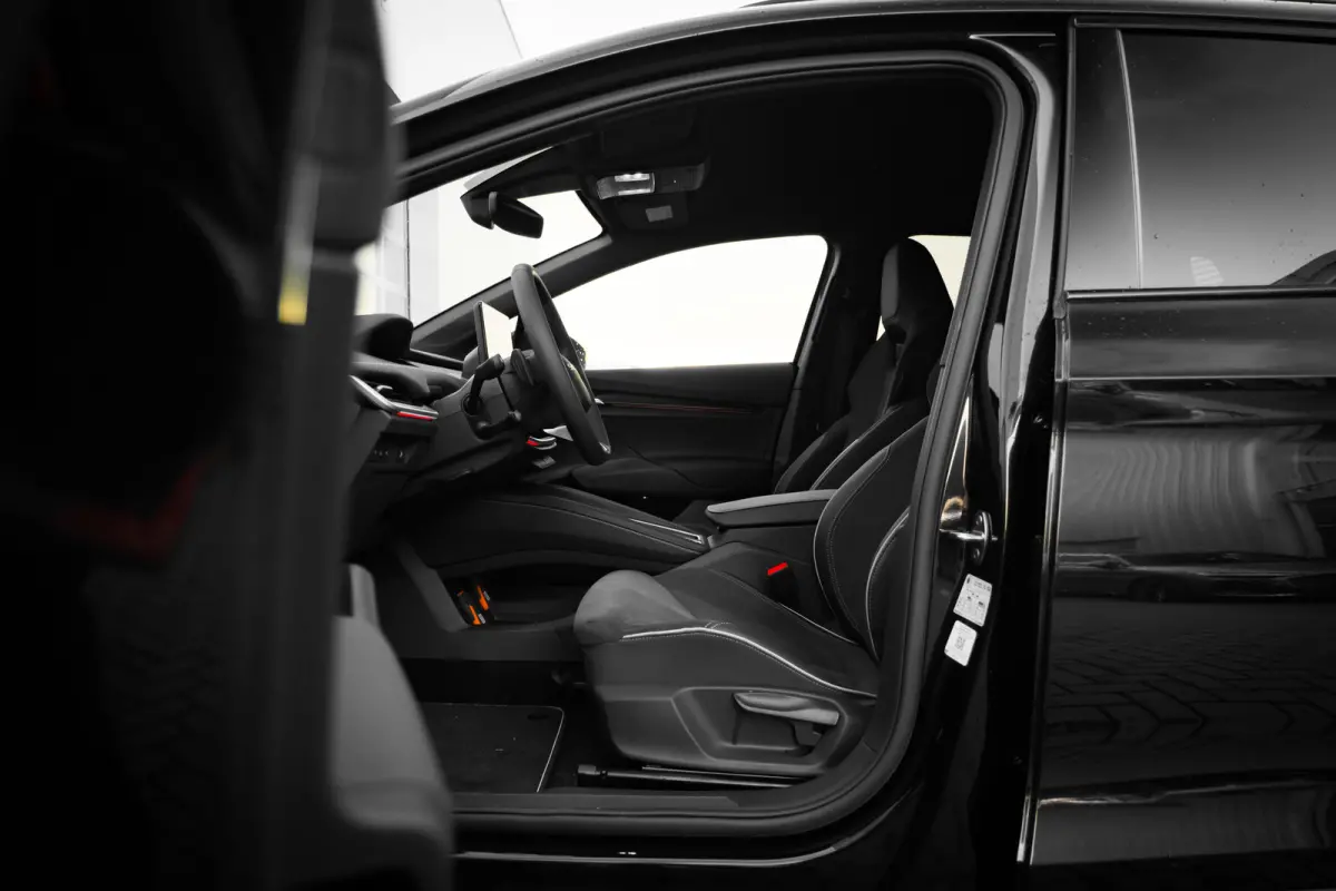 Sportline | Cruise control met speedlimiter | Driving mode select | Parkeersensoren voor en achter