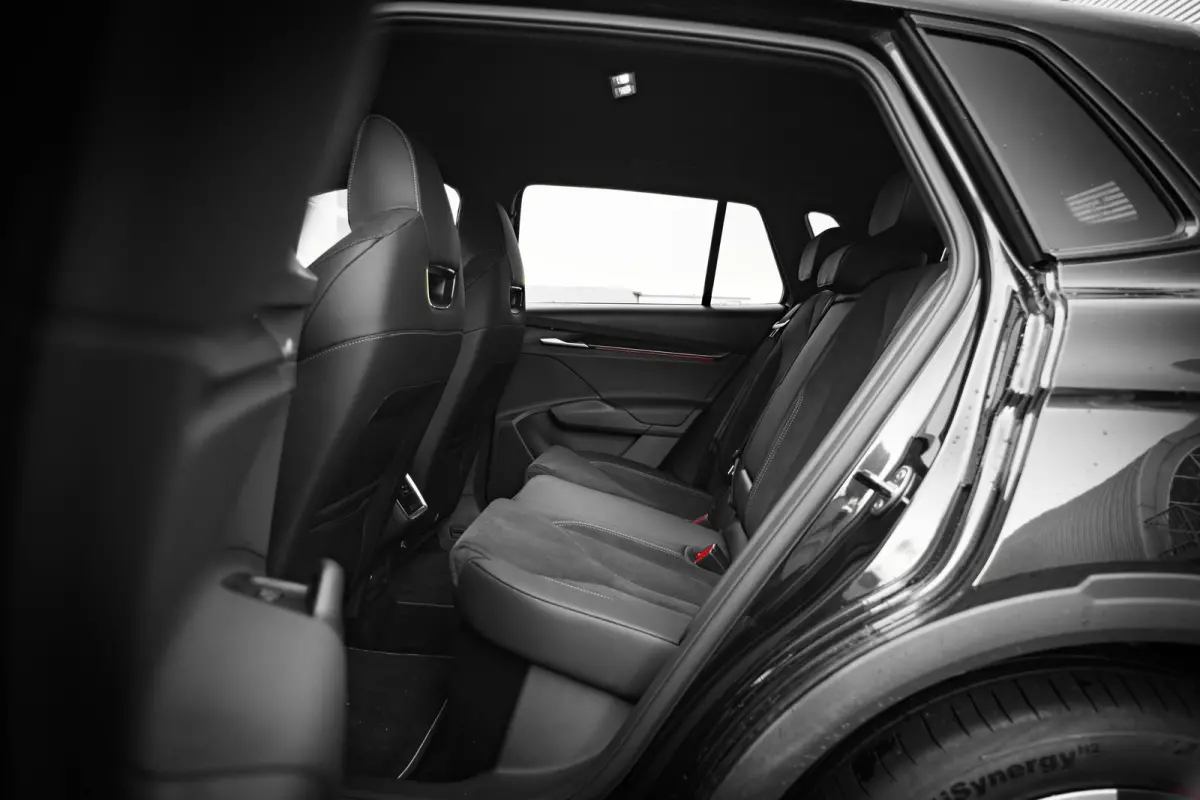 Sportline | Cruise control met speedlimiter | Driving mode select | Parkeersensoren voor en achter