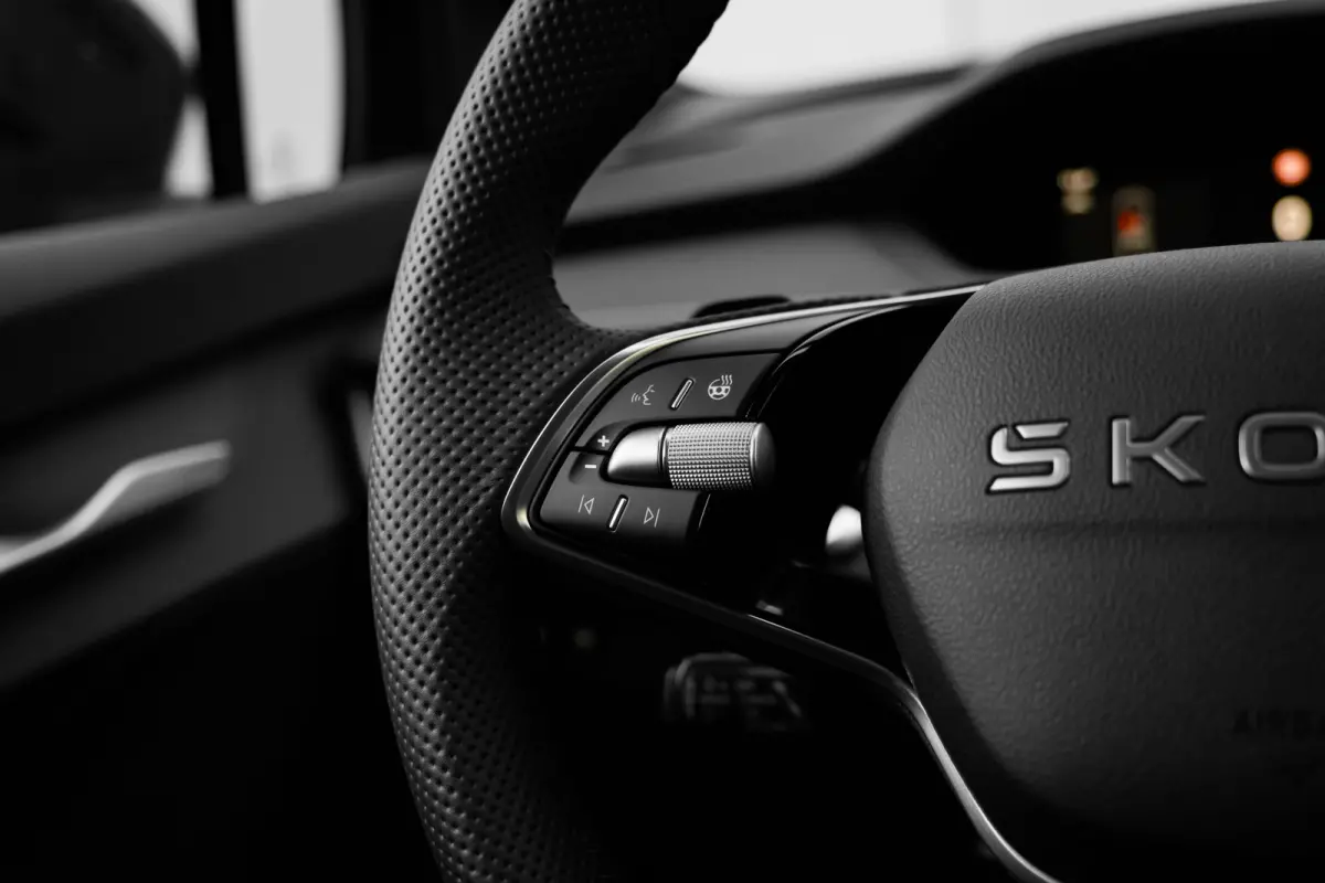 Sportline | Cruise control met speedlimiter | Driving mode select | Parkeersensoren voor en achter