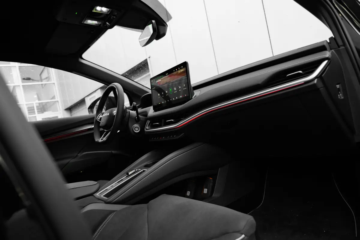 Sportline | Cruise control met speedlimiter | Driving mode select | Parkeersensoren voor en achter