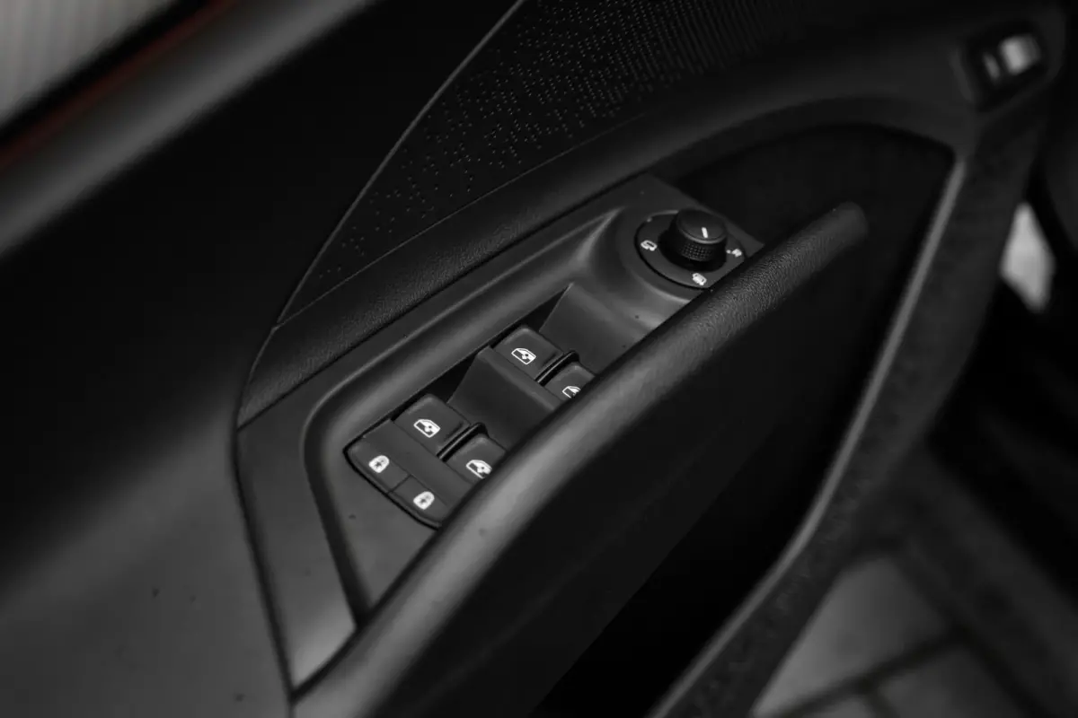 Sportline | Cruise control met speedlimiter | Driving mode select | Parkeersensoren voor en achter