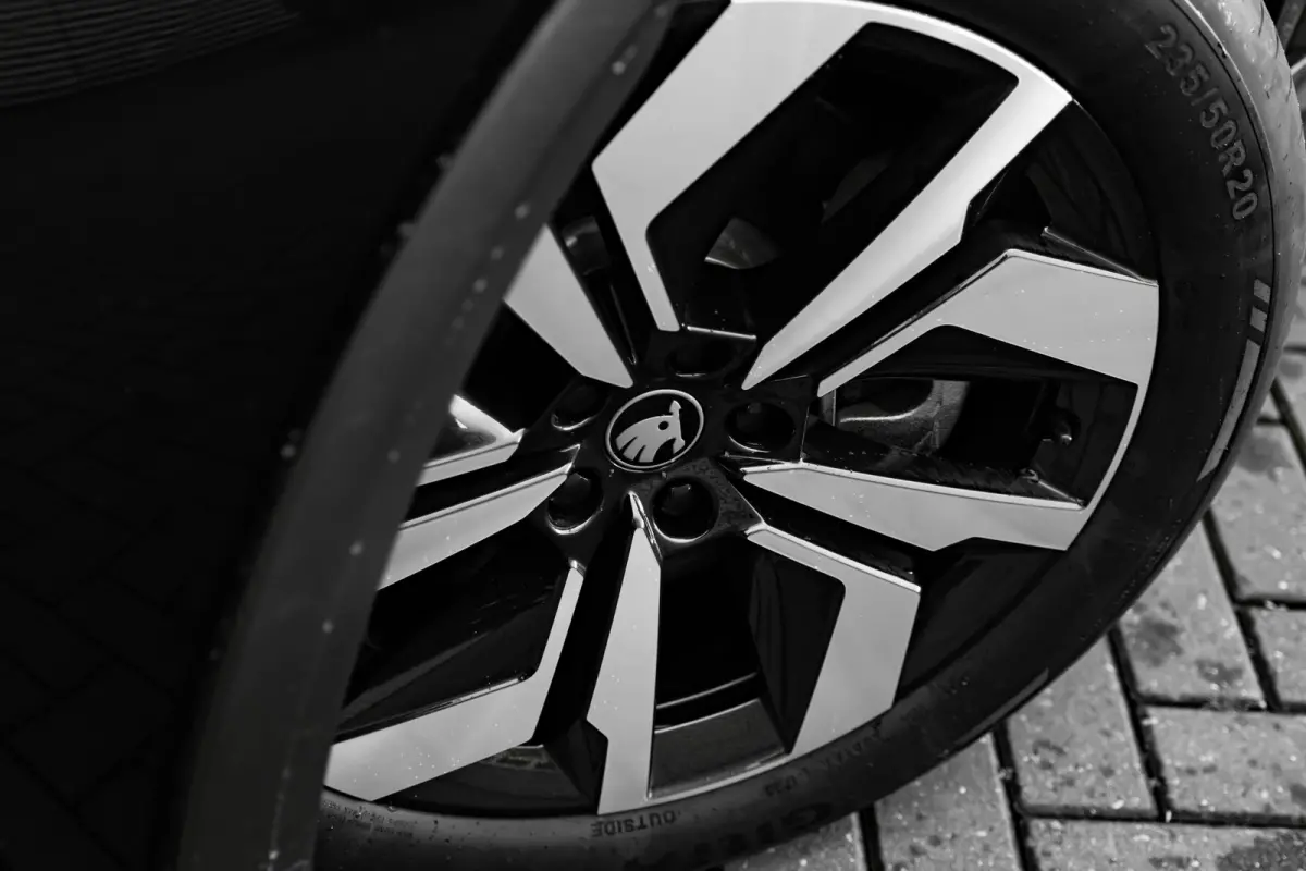 Sportline | Cruise control met speedlimiter | Driving mode select | Parkeersensoren voor en achter