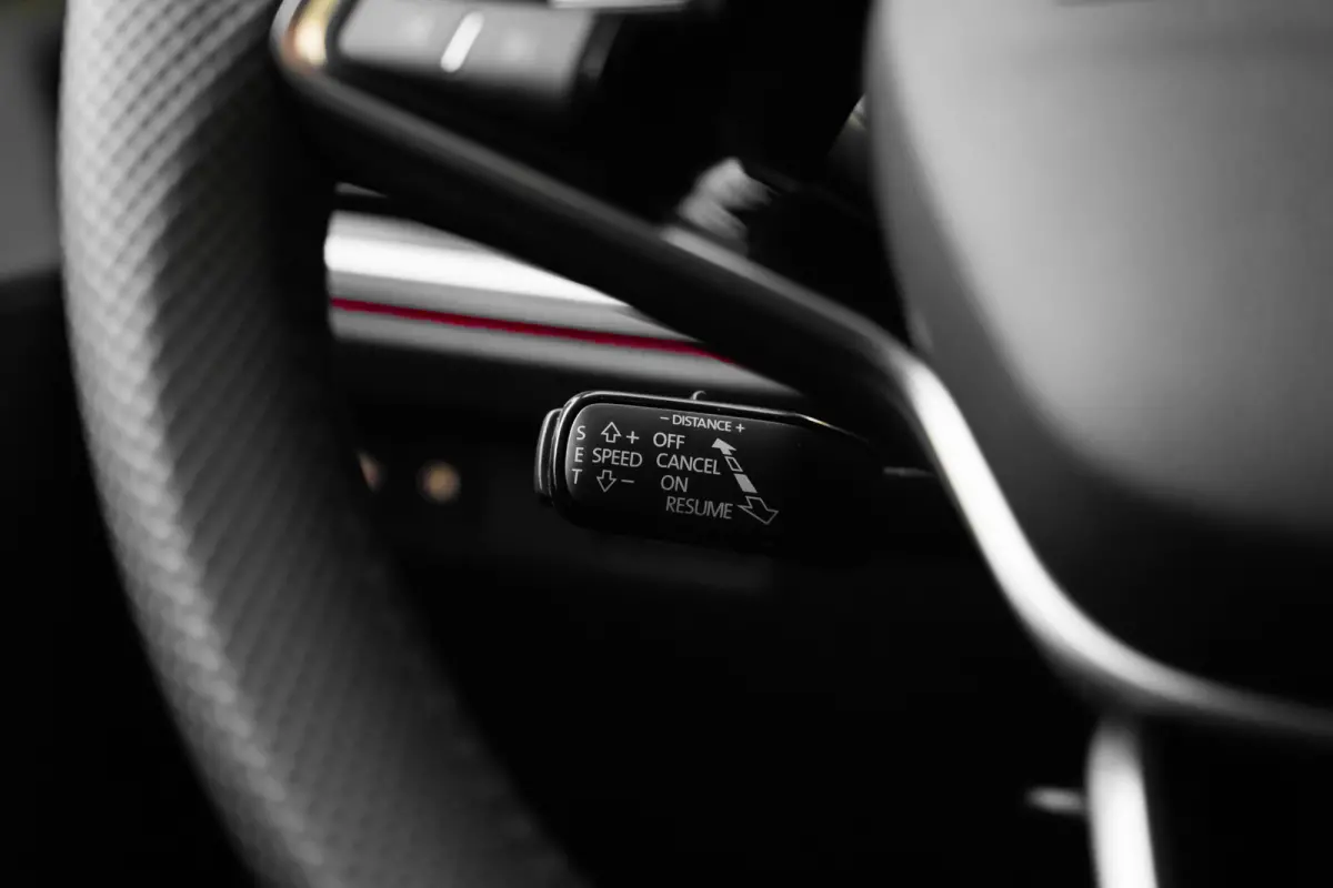 Sportline | Cruise control met speedlimiter | Driving mode select | Parkeersensoren voor en achter