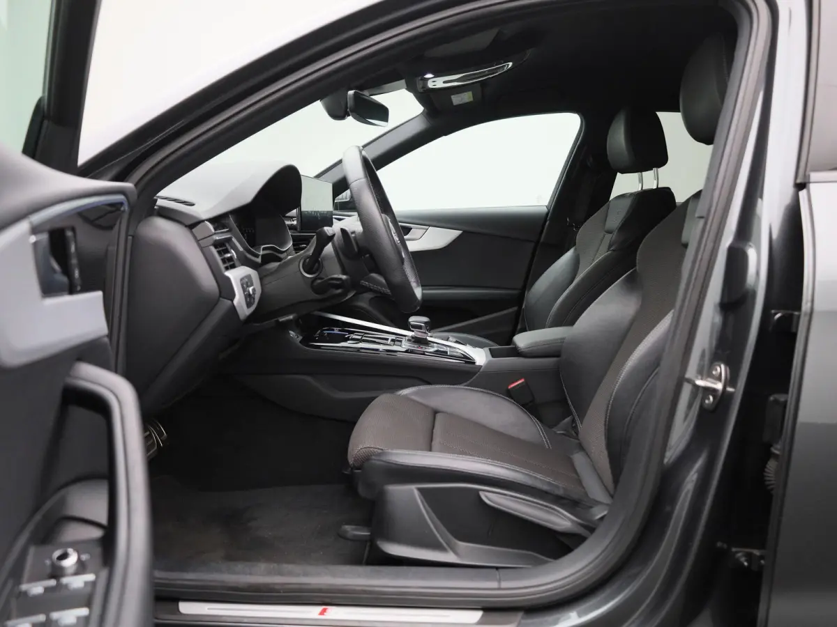 35 TFSI S edition Competition l Demo l Cruise control l Navigatie l Stoelverwarming l Airco l Audi sound system l Audi virtual cockpit plus l Parkeersensoren l Alarm Klasse III l Optiekpakke
