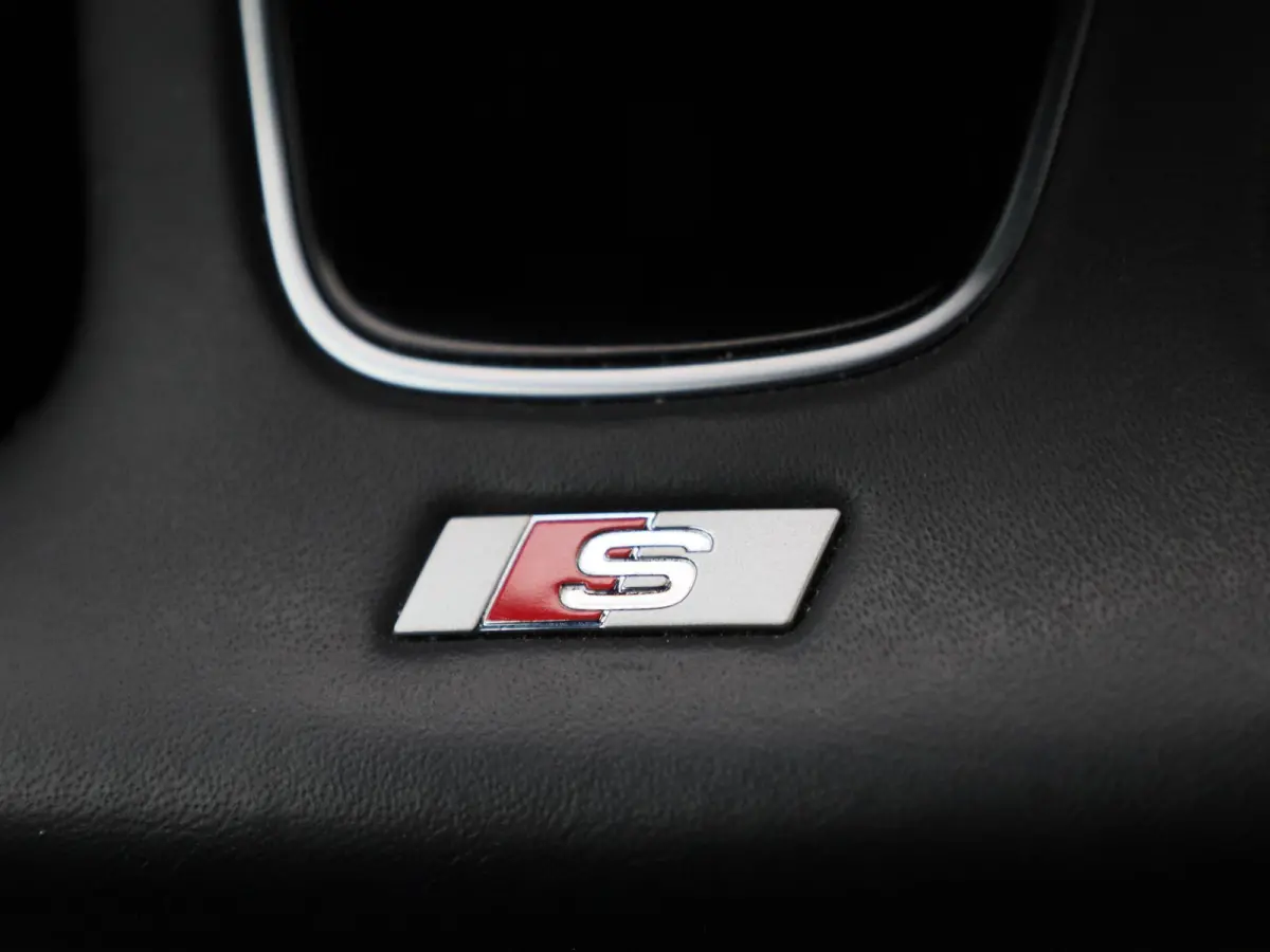 35 TFSI S edition Competition l Demo l Cruise control l Navigatie l Stoelverwarming l Airco l Audi sound system l Audi virtual cockpit plus l Parkeersensoren l Alarm Klasse III l Optiekpakke
