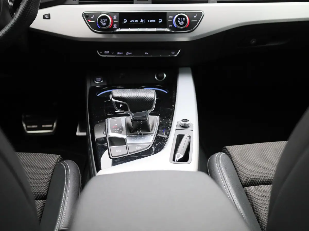 35 TFSI S edition Competition l Demo l Cruise control l Navigatie l Stoelverwarming l Airco l Audi sound system l Audi virtual cockpit plus l Parkeersensoren l Alarm Klasse III l Optiekpakke
