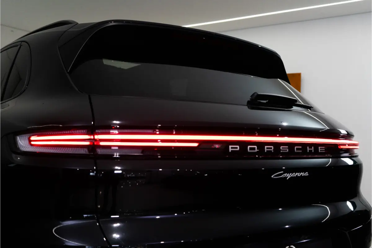3.0 E-Hybrid 470PK | InnoDrive | Pano | Matrix | Luchtvering | Bose | Fabrieksgarantie