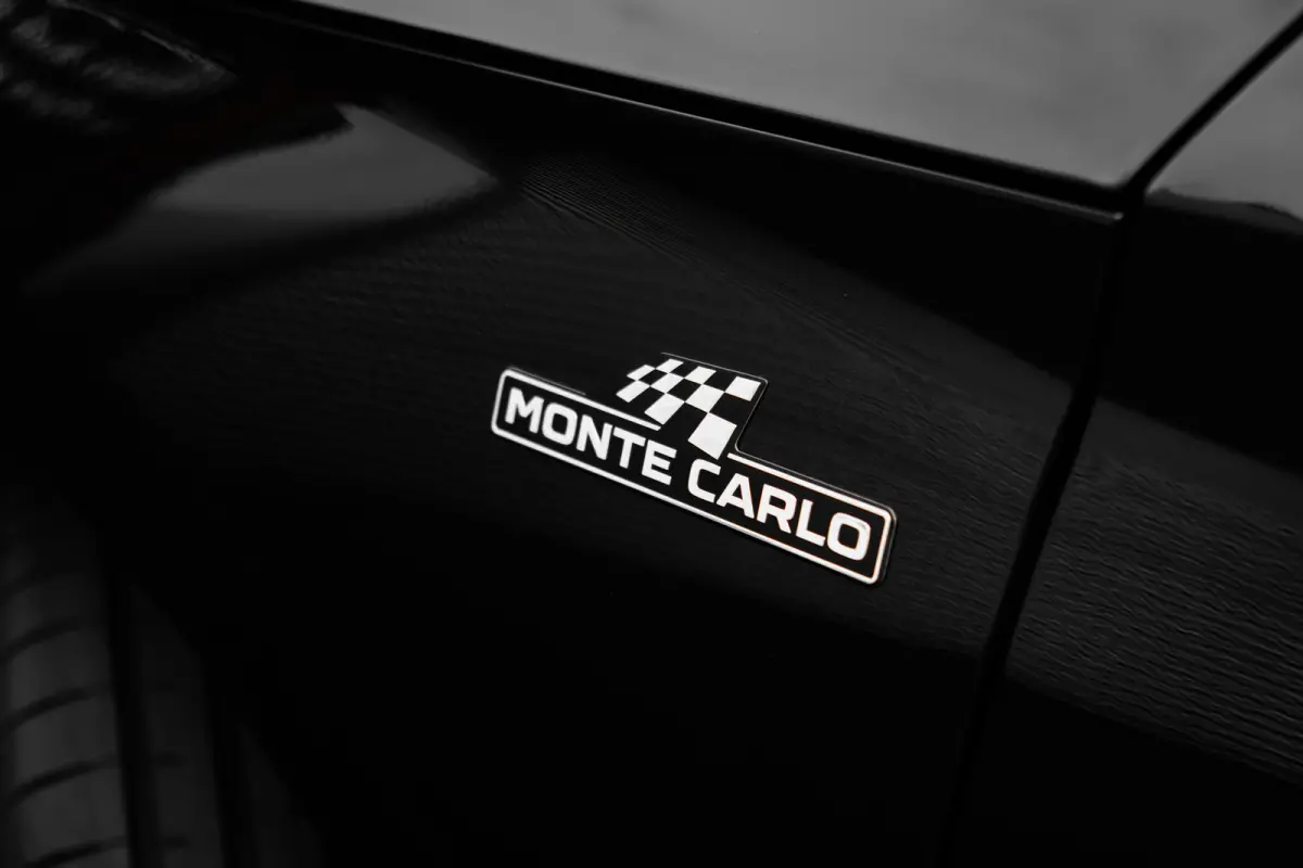 Monte Carlo | Achteruitrijcamera | Buitenspiegels elektrisch inklapbaar en zelfdimmend | Cruise control met speedlimiter