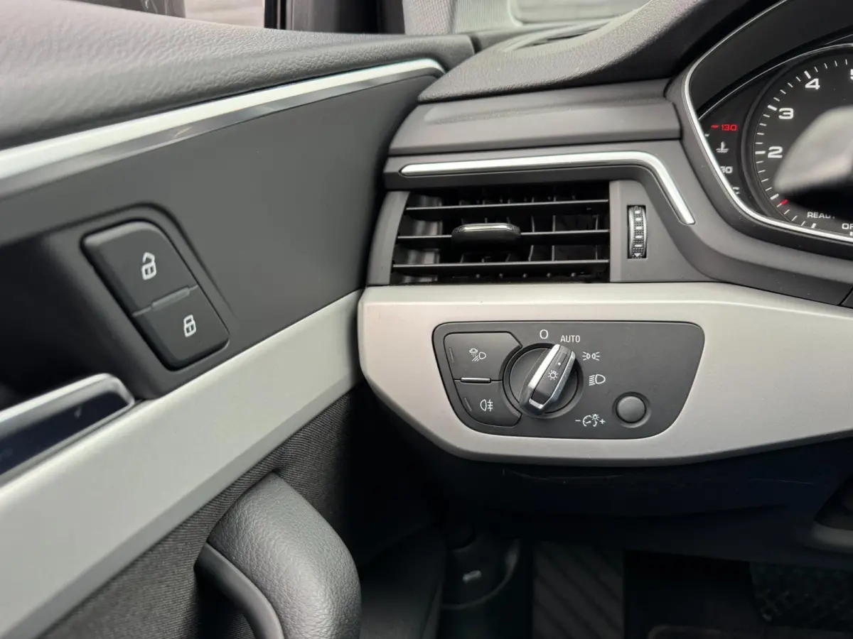 40 TFSI Pro S-Line **PANODAK + CARPLAY**