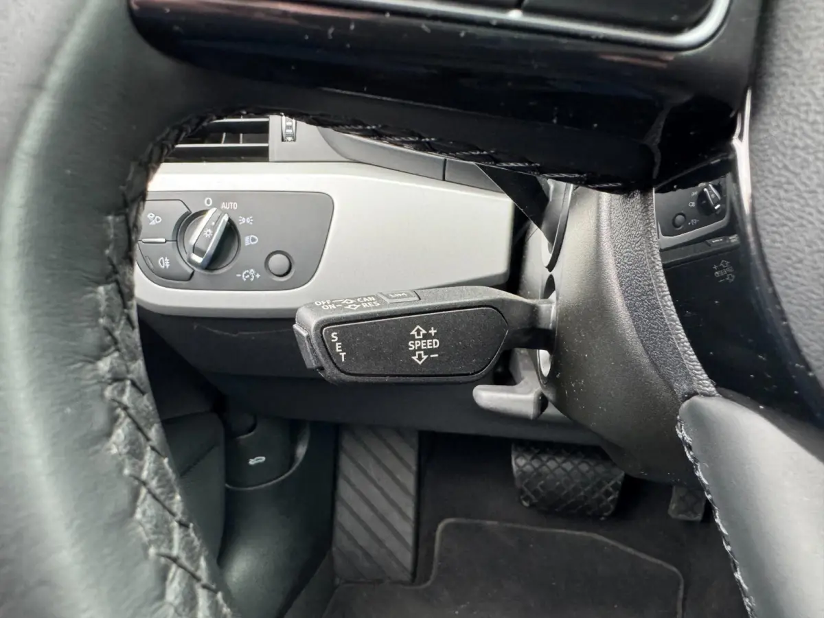 40 TFSI Pro S-Line **PANODAK + CARPLAY**