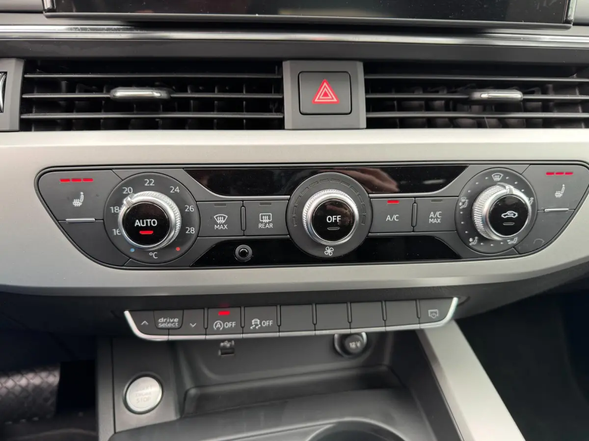 40 TFSI Pro S-Line **PANODAK + CARPLAY**