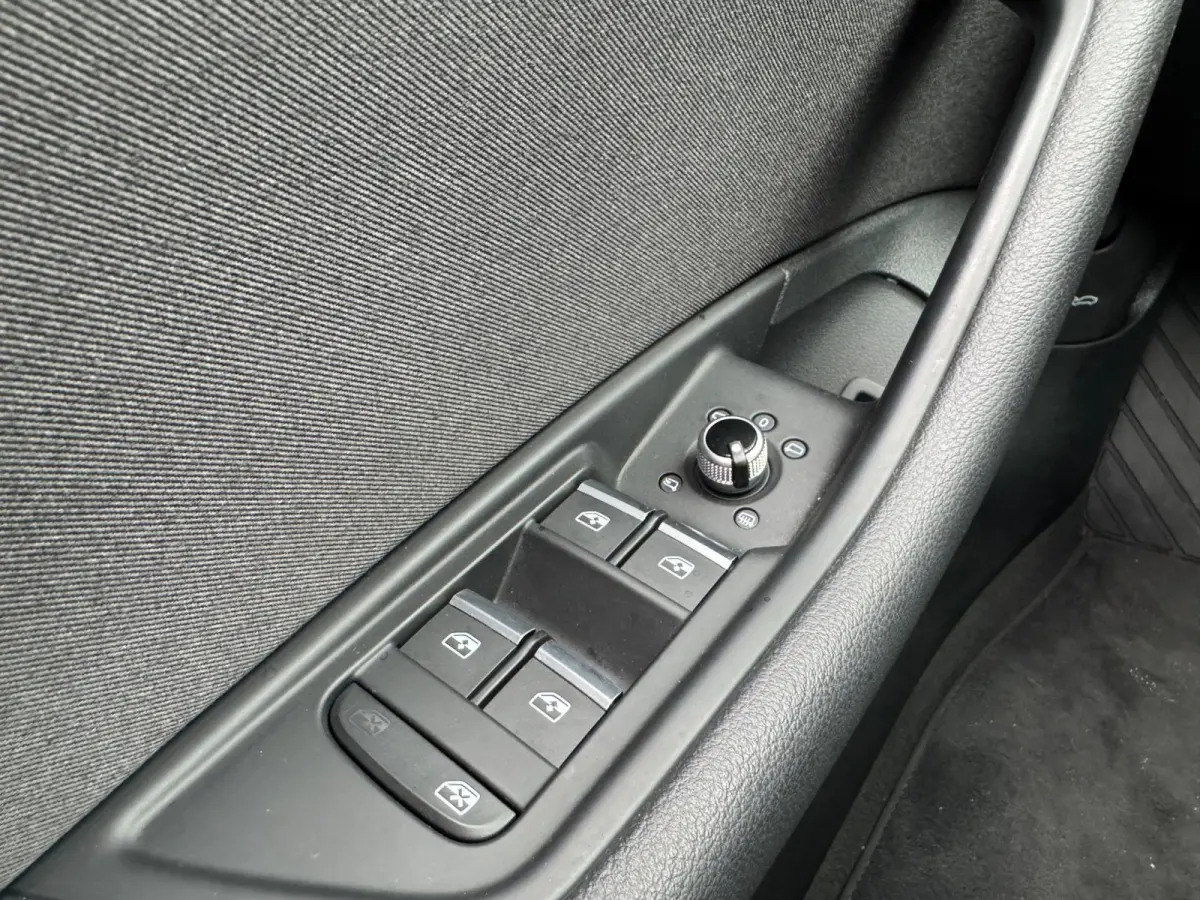 40 TFSI Pro S-Line **PANODAK + CARPLAY**