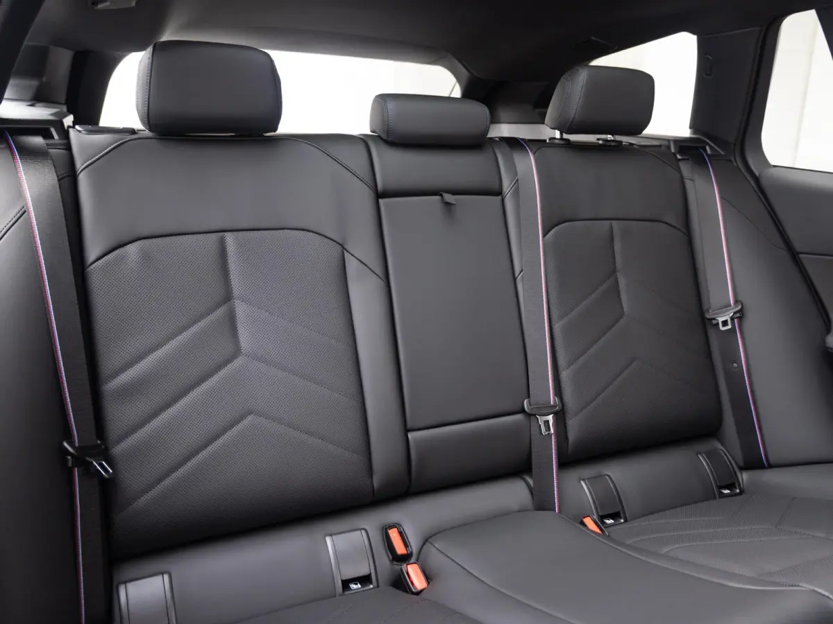 530e xDrive SoH 100% | M Sportpakket Pro | Innovation Pack | Stoelventilatie | Stuurwielrand verwarmd | Comfort Access | Panoramadak | Harman-Kardon | Trekhaak