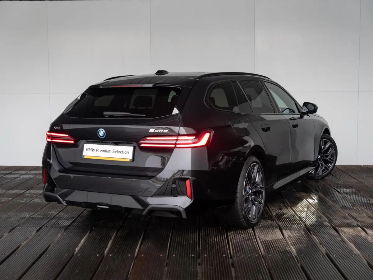 530e xDrive SoH 100% | M Sportpakket Pro | Innovation Pack | Stoelventilatie | Stuurwielrand verwarmd | Comfort Access | Panoramadak | Harman-Kardon | Trekhaak