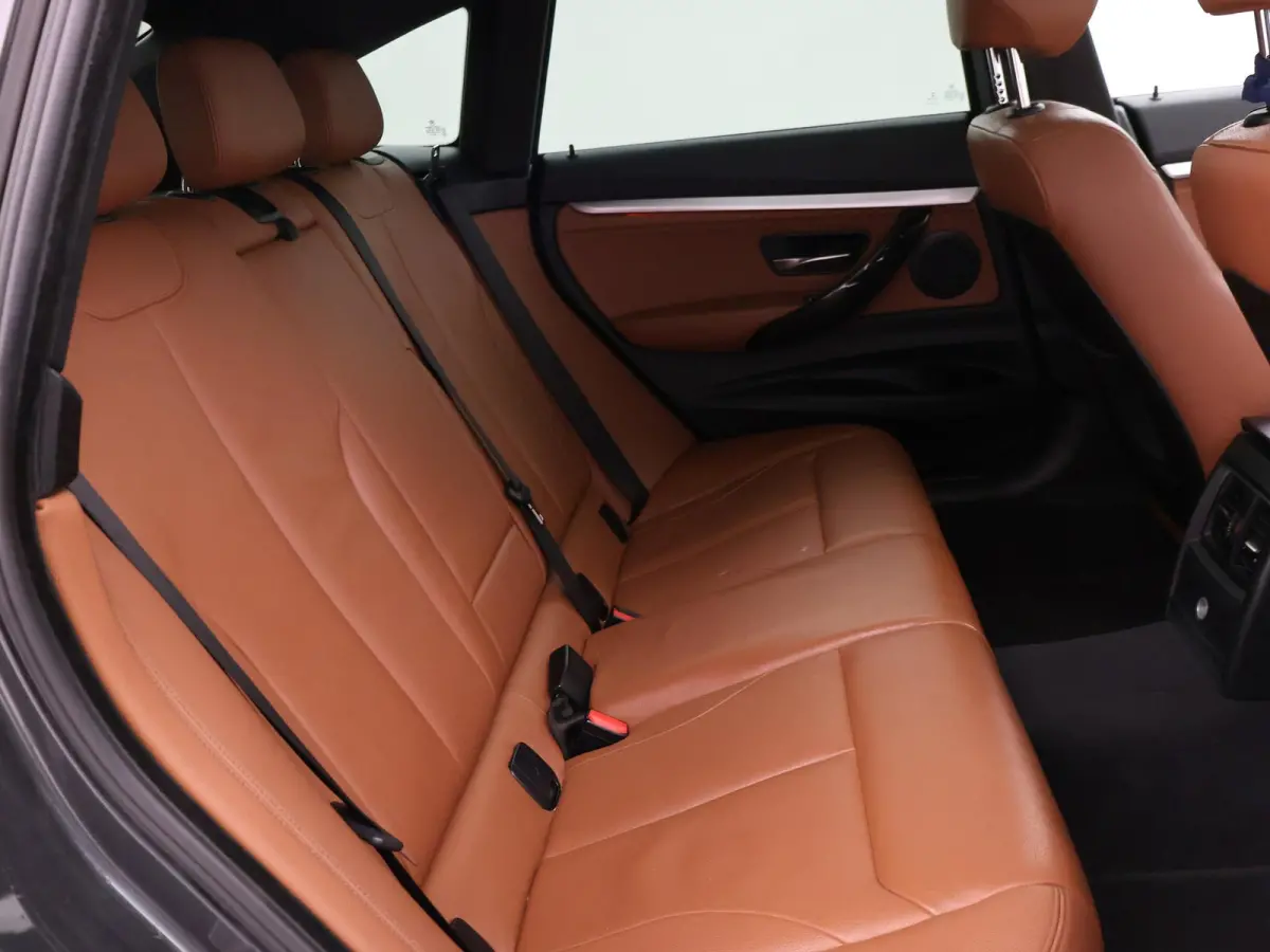 320i 184 PK + PANORAMA | LEDER | NAVI PRO | LED | STOELVERWARMING