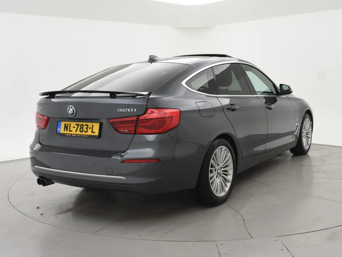 320i 184 PK + PANORAMA | LEDER | NAVI PRO | LED | STOELVERWARMING