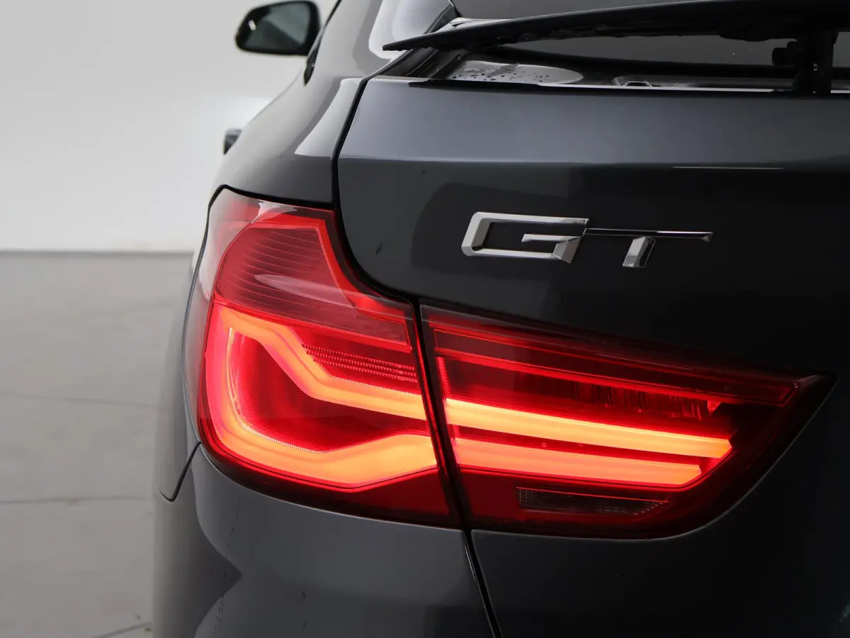 320i 184 PK + PANORAMA | LEDER | NAVI PRO | LED | STOELVERWARMING
