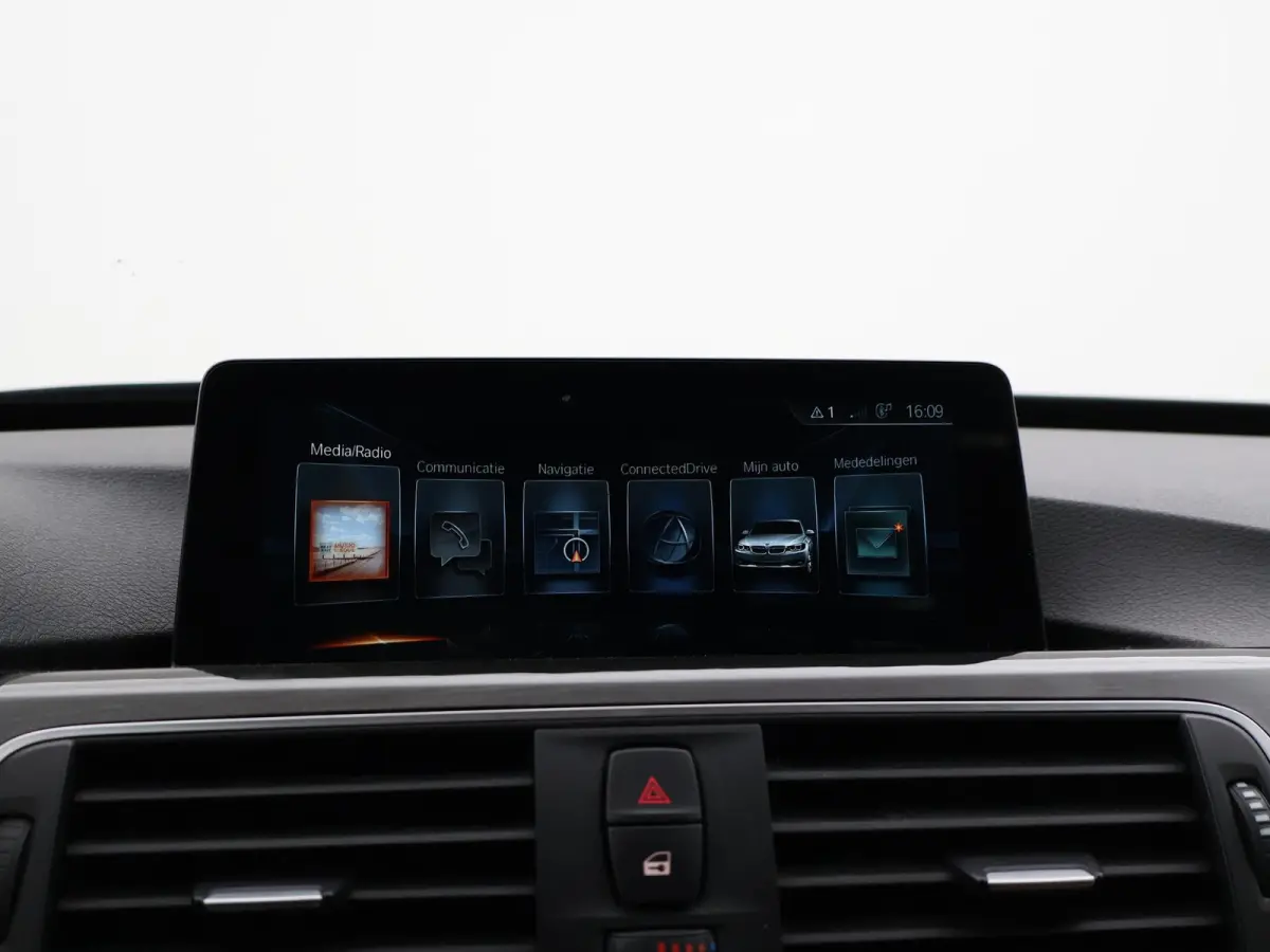 320i 184 PK + PANORAMA | LEDER | NAVI PRO | LED | STOELVERWARMING